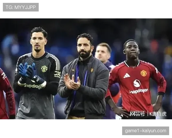 阿莫林接手曼联后改革遇阻 三中卫体系磨合困难